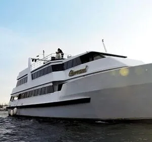 Atardecer por La Bahía en Yate de Lujo