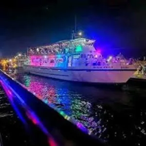 Noche Blanca - Cena tipo Buffet en Barco Bequia