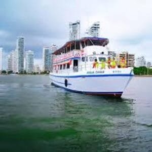 Tour Bahía en Barco Bequia